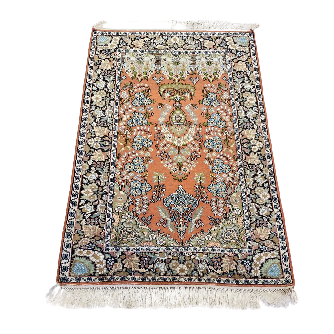 Hand knotted Silk Rug - Kashaan Design