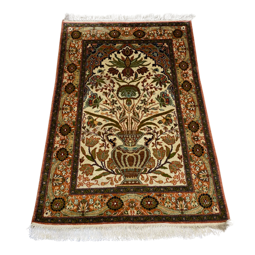 Hand knotted Silk Rug