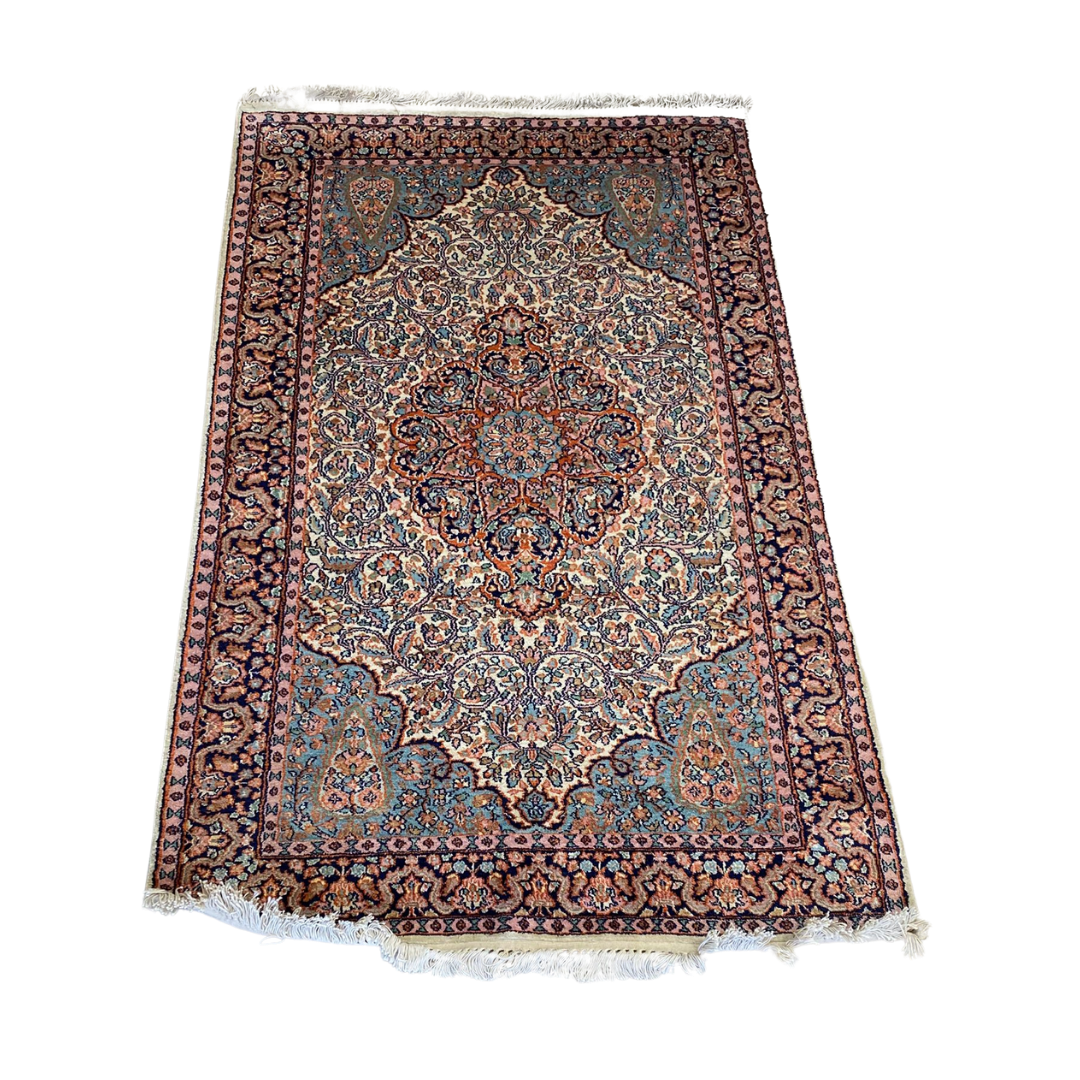 Hand knotted Silk Rug