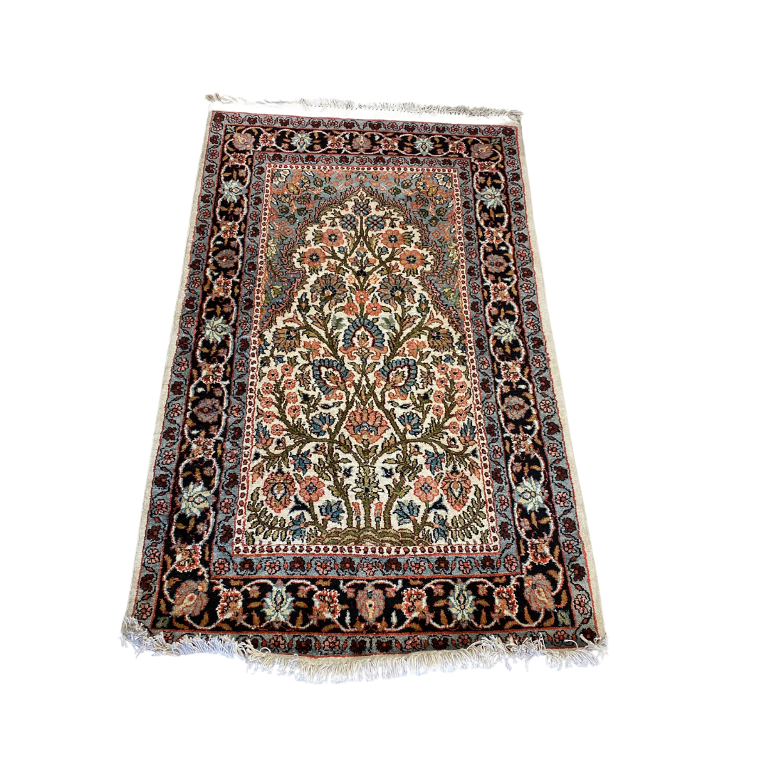 Hand knotted Silk Rug